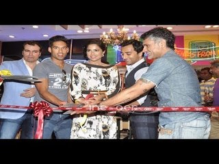 FASHIONISTS Rahul Khanna,Sameera Reddy And Siddharth Mallya Spotted Togethar