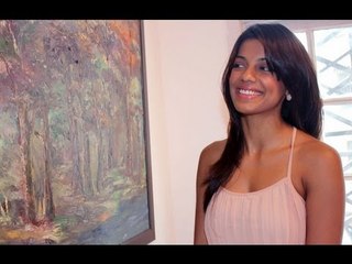 Mugdha Godse Looks GLAMAROUS at Painting Exhibition