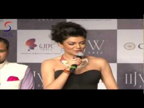 Gorgeous Susmita sen STUMBLED At IIJW fashion show