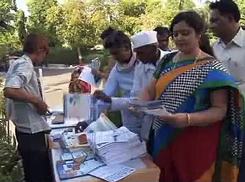 Mehsana Pradhan Mantri Jivan Vima Yojna by Saurabh Patel,Rajni Patel