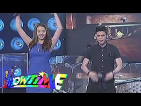 Karylle teaches Vhong how to ballet on Sine Mo To!