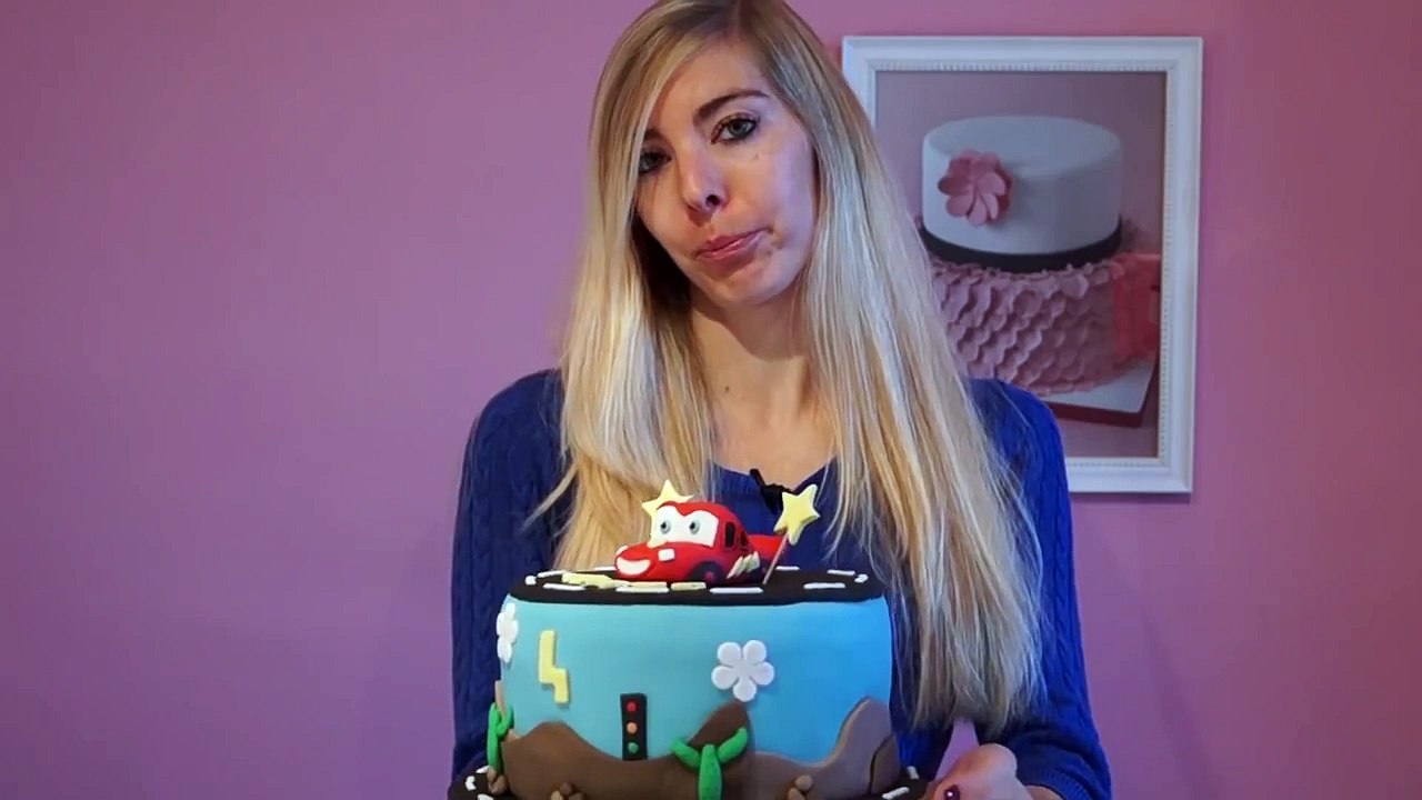 Cake design : Modelage Flash Mc Queen "Cars" en pâte à sucre
