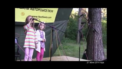 Дети поют военные песни***Children sing songs of war