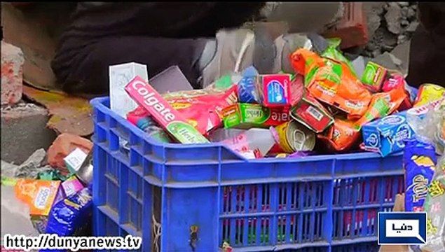 Nepal earthquake- Engineers inspect damaged buildings in Kathmandu