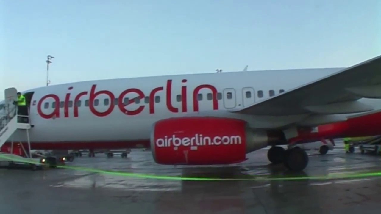 Berlin to Klagenfurt Airport InFlight take off landing airberlin Boeing 737-700 (in memories)