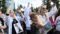 Romanya'da binlerce kişi orman katliamına karşı yürüdü