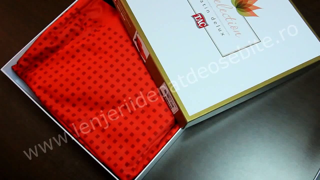 Lenjerie de pat rosu cu negru marca Tac