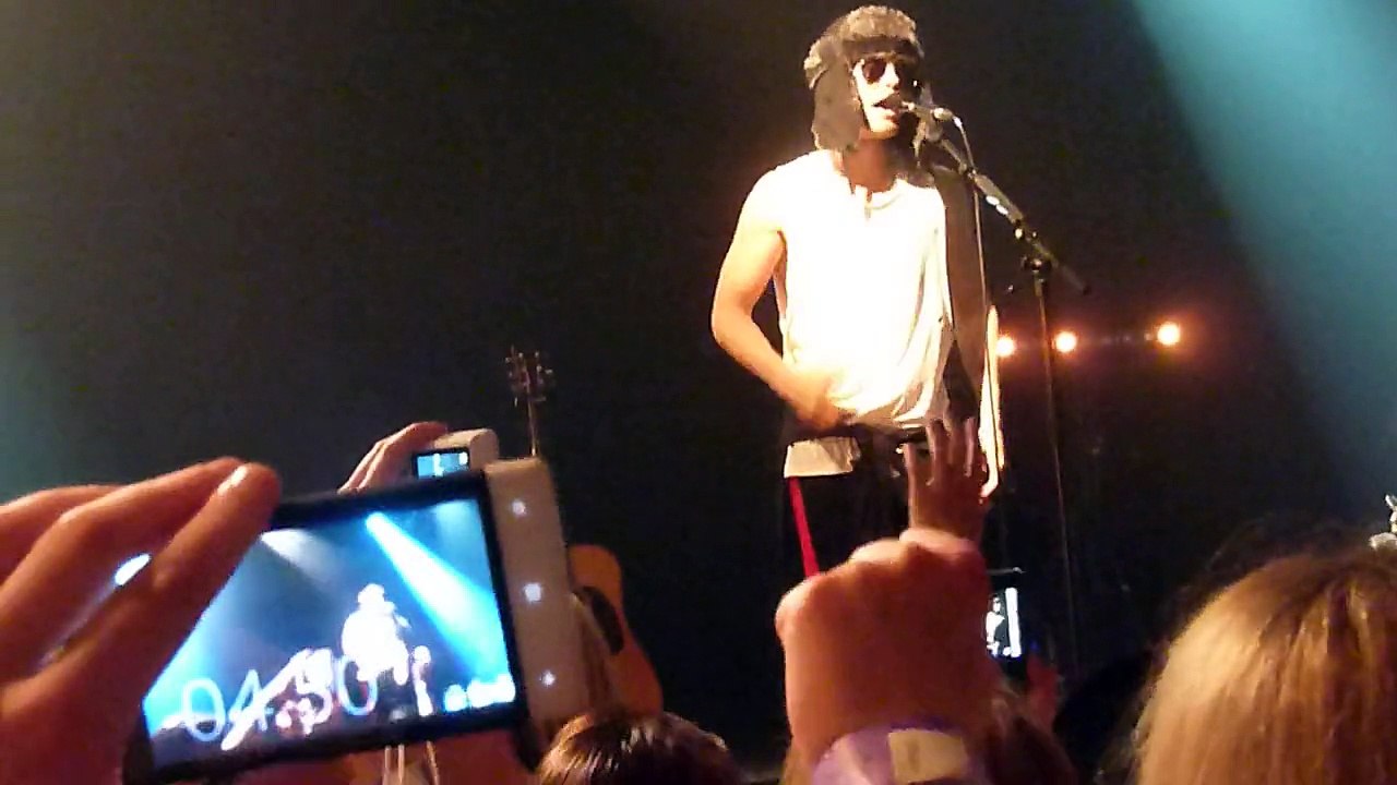 "Closer to the Edge" - 30 Seconds to Mars in Paris Acoustic 2015