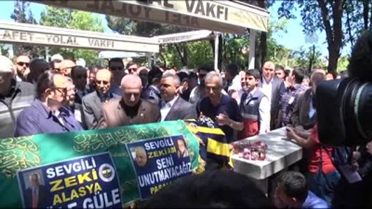 Zeki Alasya Son Yolculuğuna Uğurlanıyor