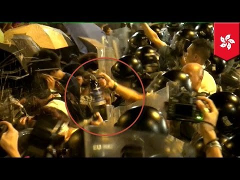 Hong Kong occupy central movement: protesters and police violent clash