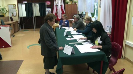 Poles vote for president, incumbent Komorowski tipped to win