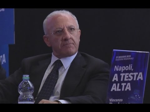 Campania - Caldoro-De Luca, si alza lo scontro: Capo dei banditi - Volgare (09.05.15)