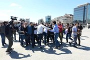 Taksim'de Kürtlerin Düzenlediği Ferinaz Eylemine Polis Müdahalesi