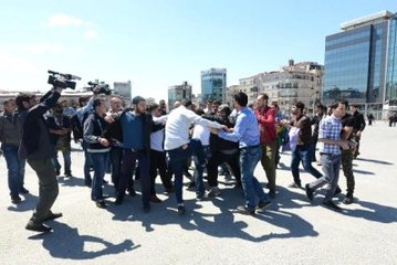 Taksim'de Kürtlerin Düzenlediği Ferinaz Eylemine Polis Müdahalesi