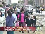 Calles del Tintal Que desastre, y el alcalde Samuel Moreno de Paseo