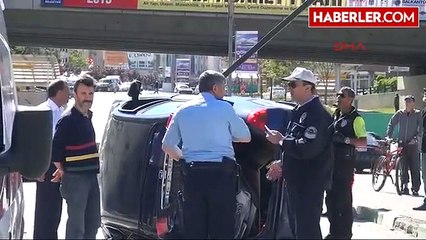 3 Metrelik Demir Çubuk Otomobile Saplandı