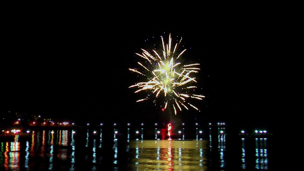 Feuerwerk auf der Seebrücke vom Ostseebad Kühlungsborn,Fireworks on the pier from Kuehlungsborn, Happy New Year