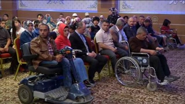 Engellilere Tekerlekli Sandalye Yardımı