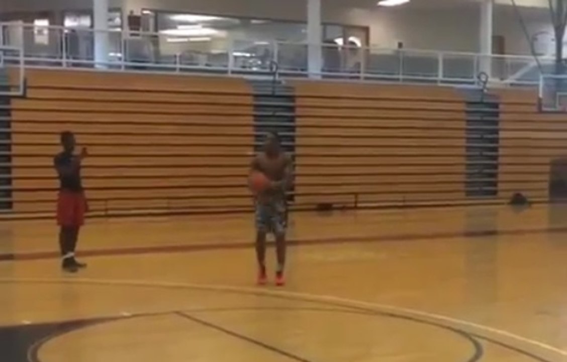 L'énorme enchaînement tir à trois points  windmill de Donovan Mitchell