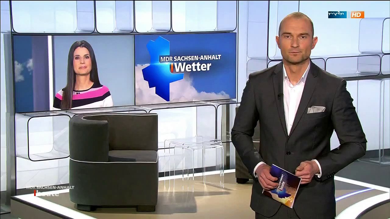 Stephanie Meißner im bunten Kleid