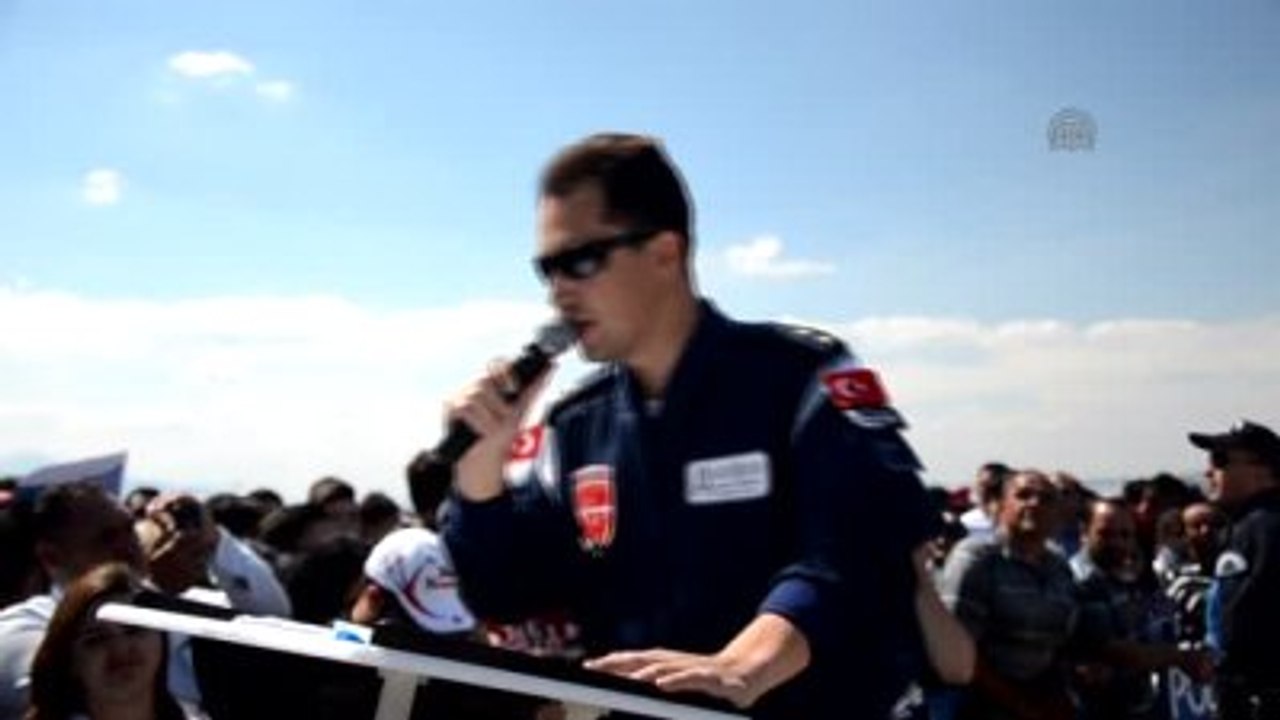 Türk Yıldızları Karaman Semalarında Gösteri Yaptı