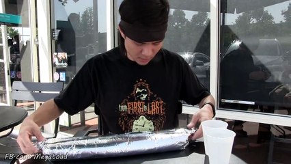 : Matt « Megatoad » Stonie mange un énorme burrito de 2,2 kilos en moins de 2 minutes