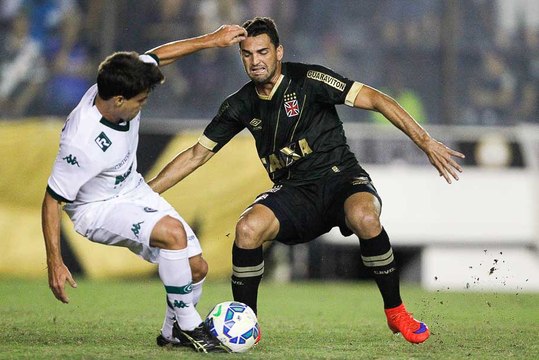 Nem foguetório acorda o time e Vasco fica só no empate com Goiás