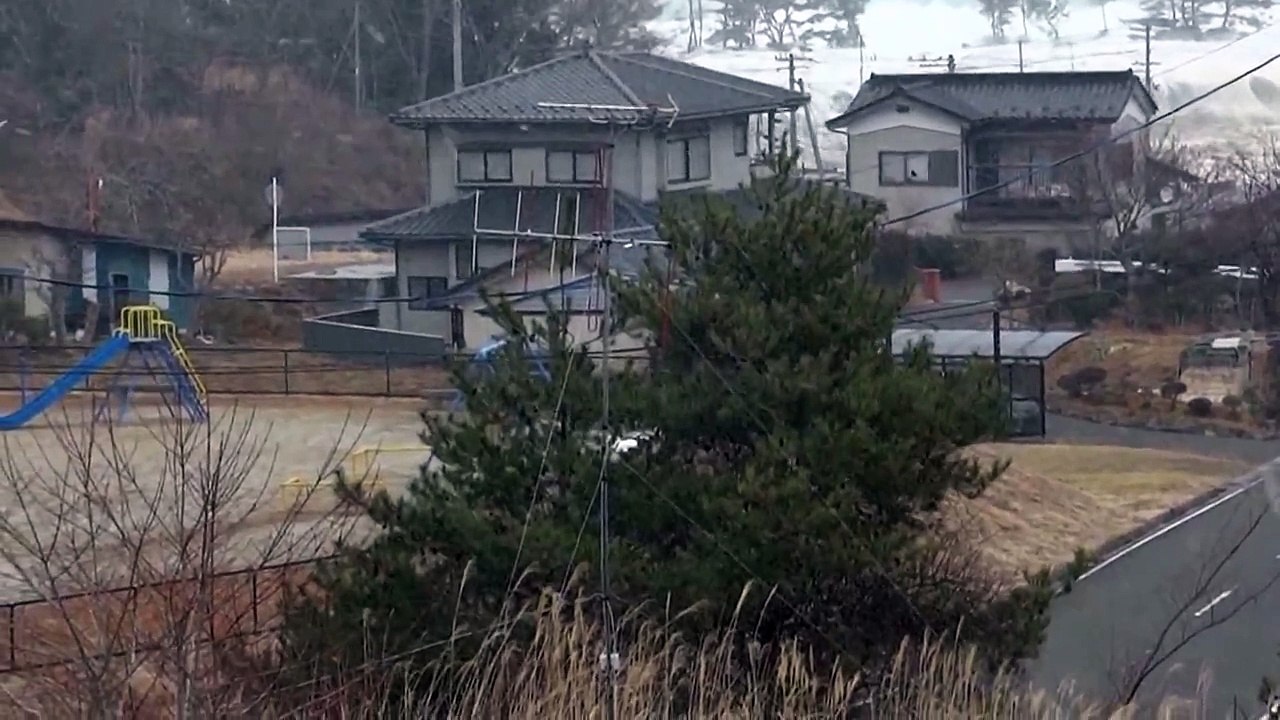気仙沼市本吉町小泉地区津波の様子（HD）