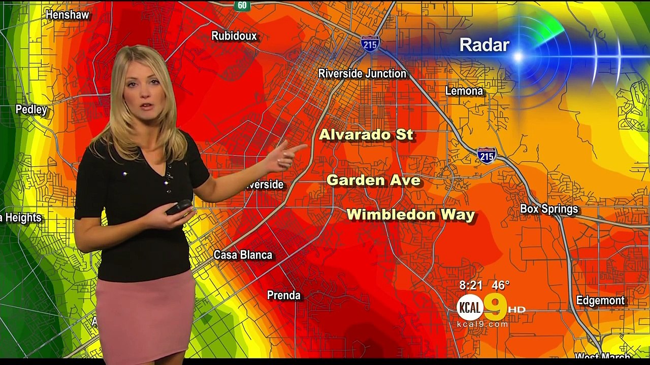 Evelyn Taft 2011/03/23 8PM KCAL9 HD; Tight pink skirt, boots, leggy