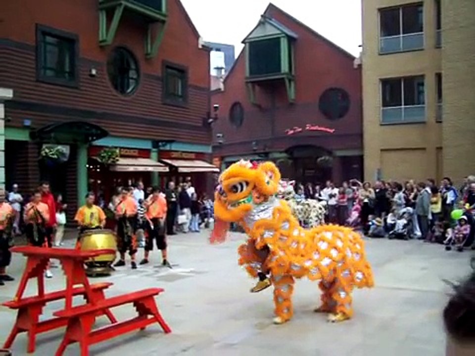 chinese dragon dance