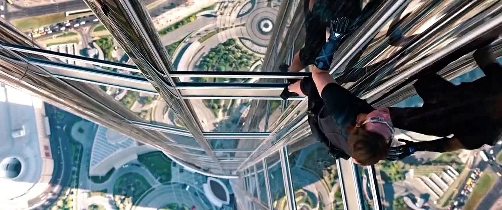 Tom Cruise in Mission: Impossible -- Ghost Protocol - Dubai Burj Khalifa scene