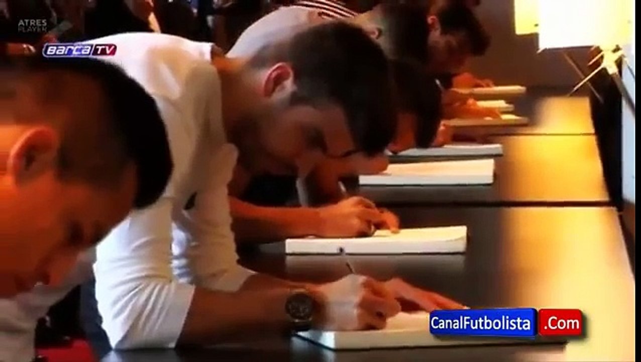 Jugadores del Barcelona llorando por la muerte de Tito Vilanova | 2014