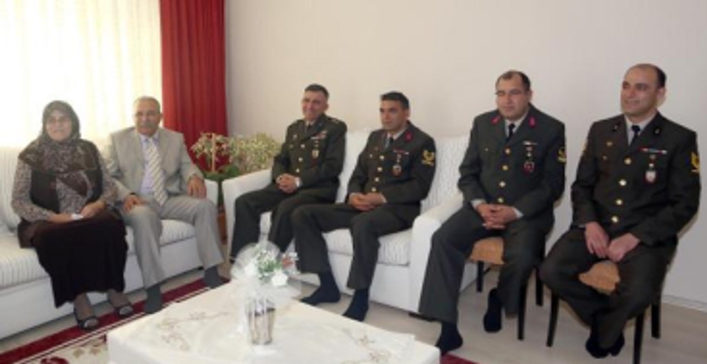 TSK'dan 'Anneler Günü' Sürprizi: Bursalı Anne 4 Asker Oğlu ile Buluştu
