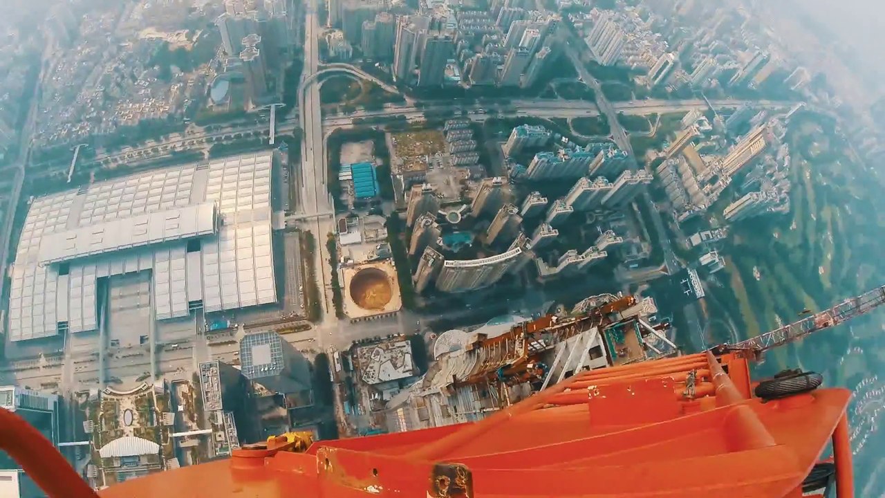 Climbing one of the world's tallest building: 660m!! Shenzhen Centre