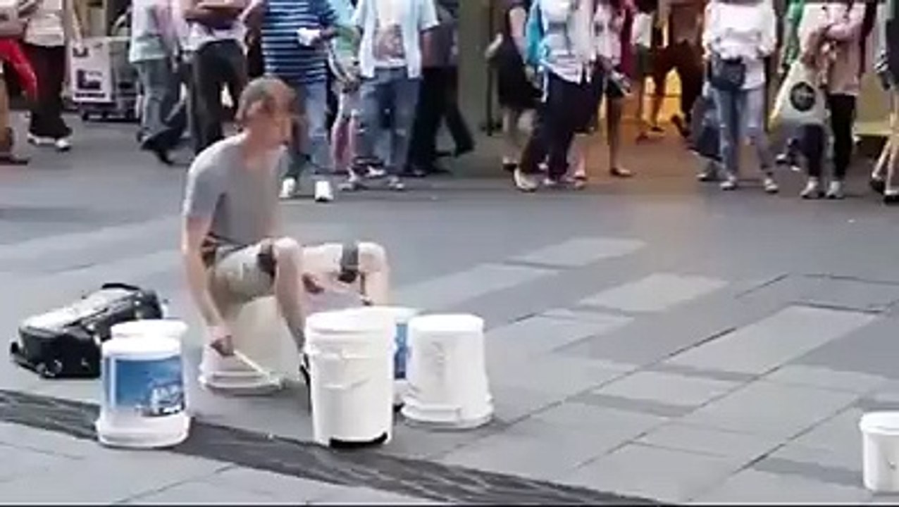 super Drumming on trash cans