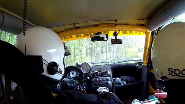 Rally driver loses his Steering wheel during a race