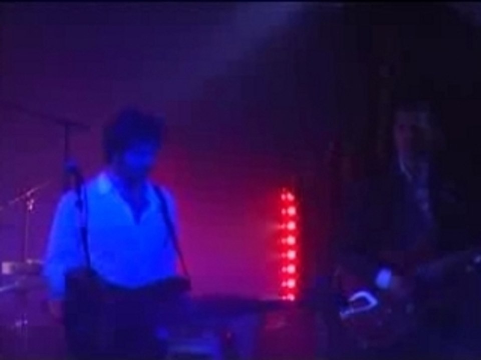 SA CHAMBRE EST ALLUMÉE