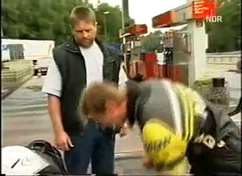 Aprilia RSV 1000 vs. Polizei