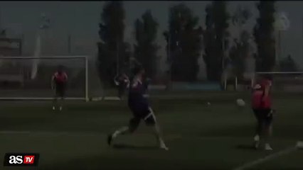 La ruleta de Keylor Navas con la que dejó 'tirado' a Martin Odegaard en el entreno