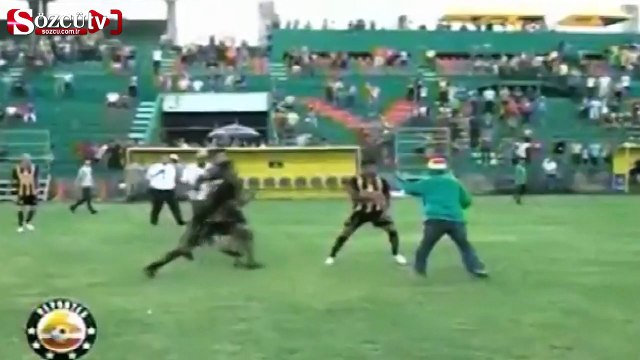 Taraftara uçan tekme!