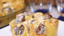 Paccheri ripieni di salsiccia, funghi e besciamella - Ricetta di Fidelity Cucina