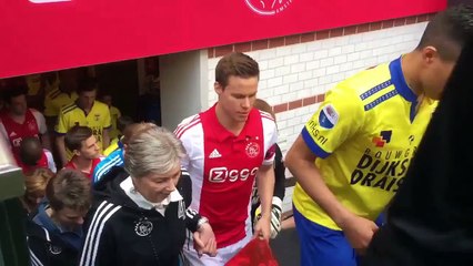 Ajax’s team walked out on the pitch v Cambuur with their mums for Mother’s Day