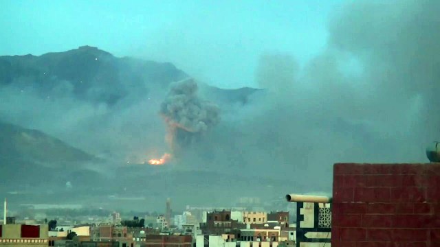 Bombardeios sacodem o Iêmen