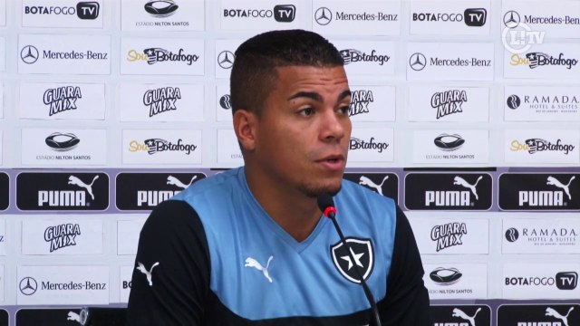 Carleto vive a expectativa de jogar bem no dia do aniversário de Nilton Santos