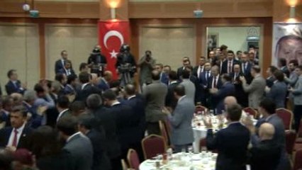 Davutoğlu, AK Parti İl Başkanlığını Ziyaret Etti