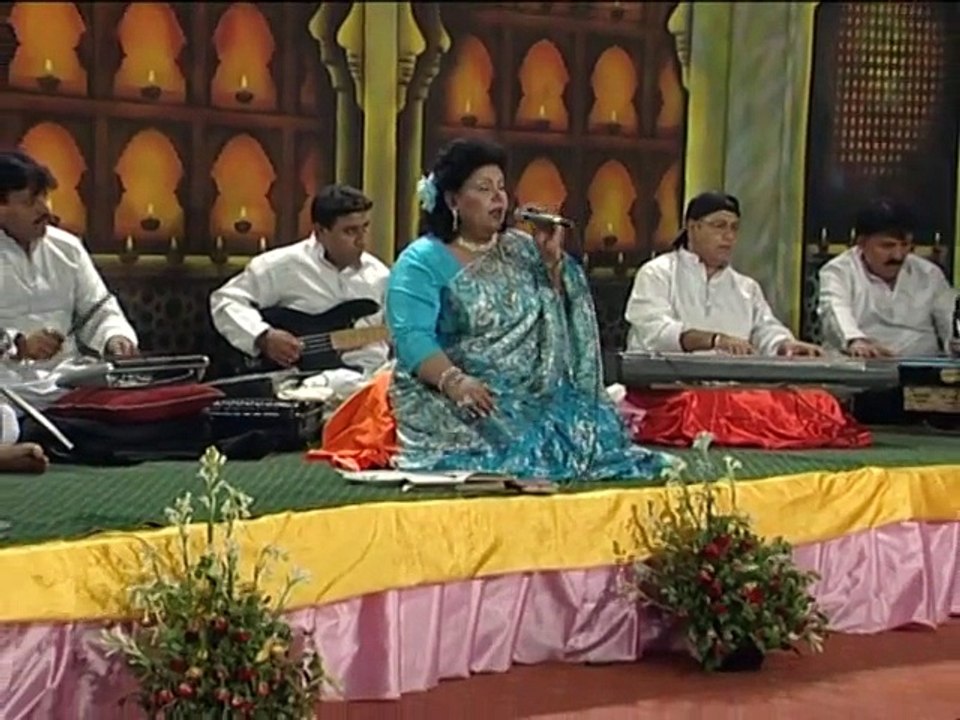 Taranum Naz - Aandhi Chali To Naqsh-e-Kaf-e-Paa Nahi Mila