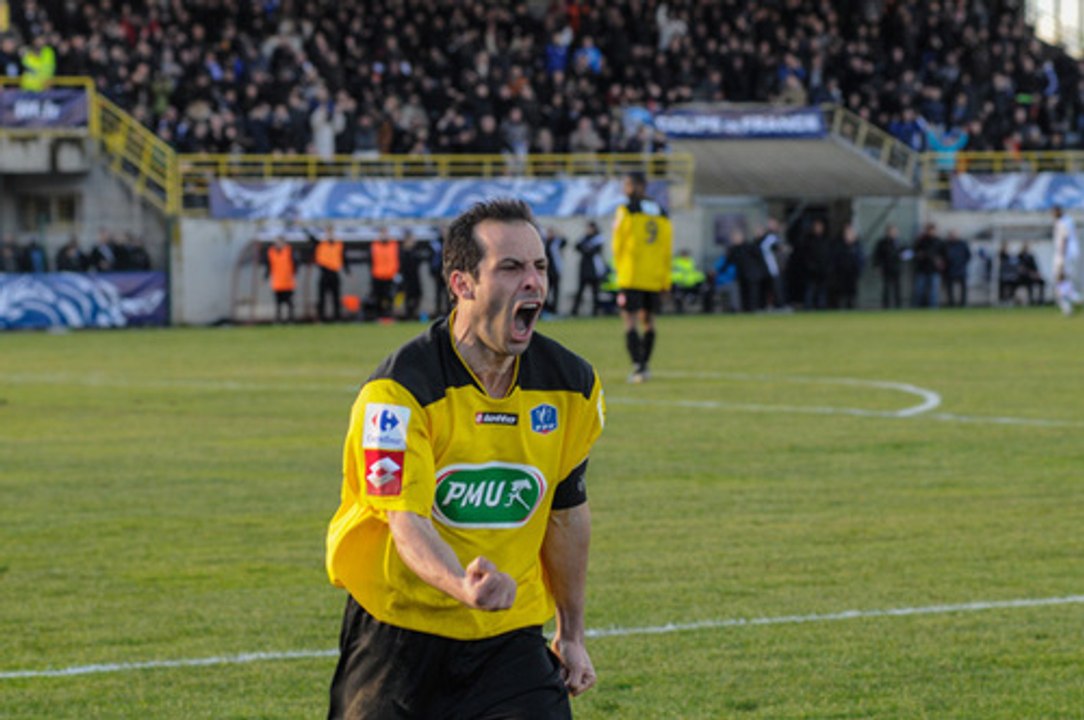 Le magnifique but de Ludovic Giuly en CFA !