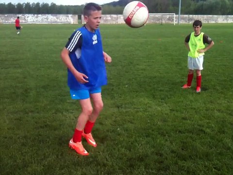 Le stage s'est terminé hier avec une séance sur le tir, un festifoot et la remise des récompenses. Merci aux 42 stagiaires, aux 10 éducateurs-animateurs et à la clémence de la météo. A refaire l'an prochain ! ICI C'EST FOYER David.