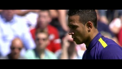 Le coup franc splendide de Menphis Depay