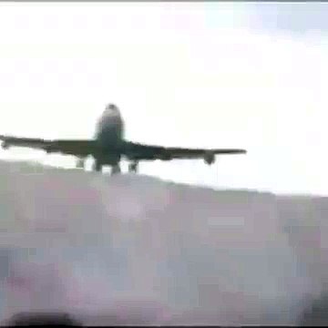 This Kuwait Airways Pilot avoided a horrible accident! Seems an air traffic controller was Sleeping!!